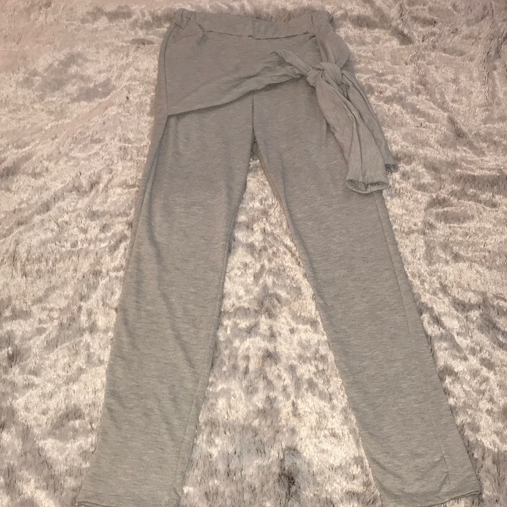 FLATTERING JOGGERS